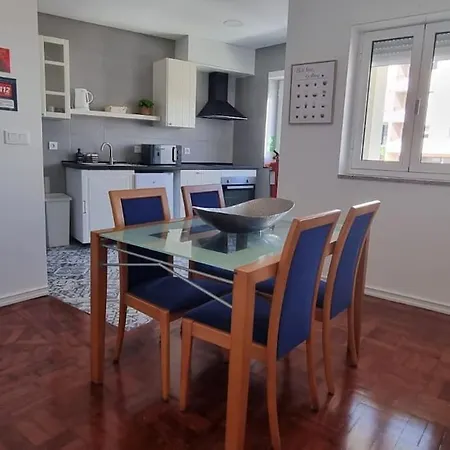 Lägenhet Casa Da Praca 2 São João da Madeira